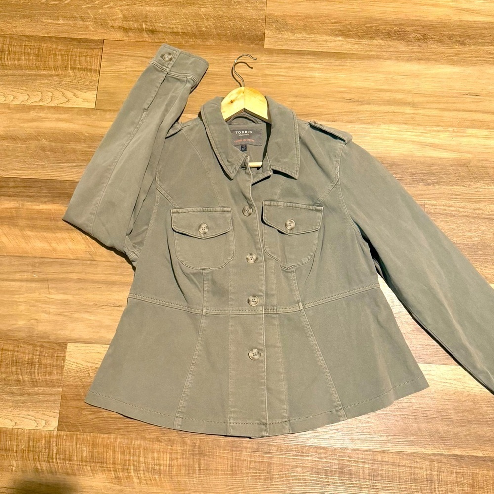 Torrid Woman Size Med Light Olive Green Twill Peplum Military Utility Jacket NWT - Picture 6 of 9